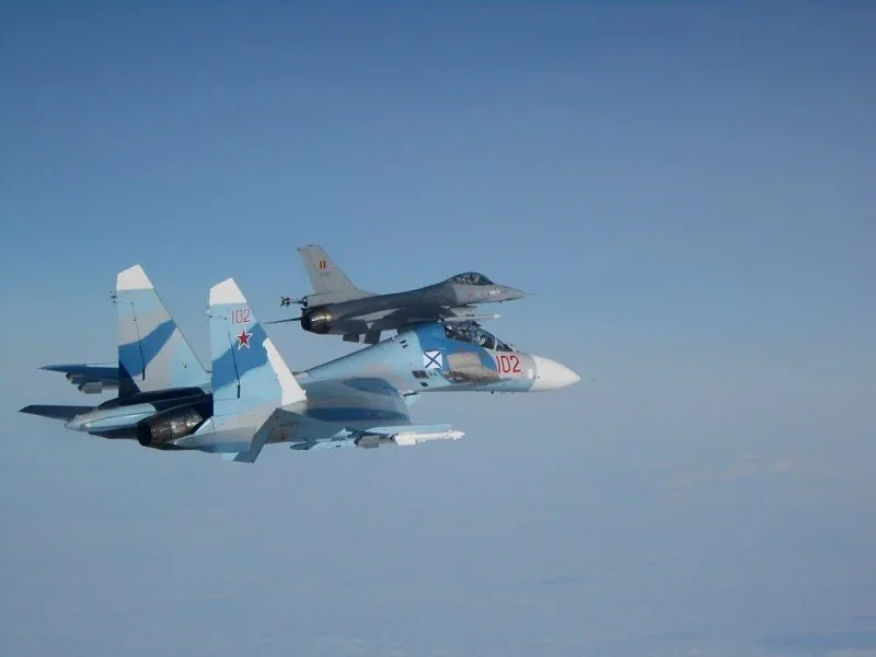Российские Су-30СМ2 перехватывают польские учения ПВО над Балтикой