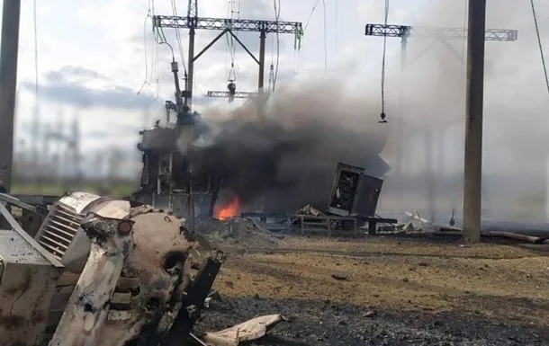 Пошкоджена електропідстанція в Чернігові після російського удару по критичній інфраструктурі