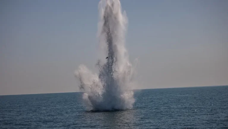 Уничтожение морского дрона взрывом в Черном море Румынией