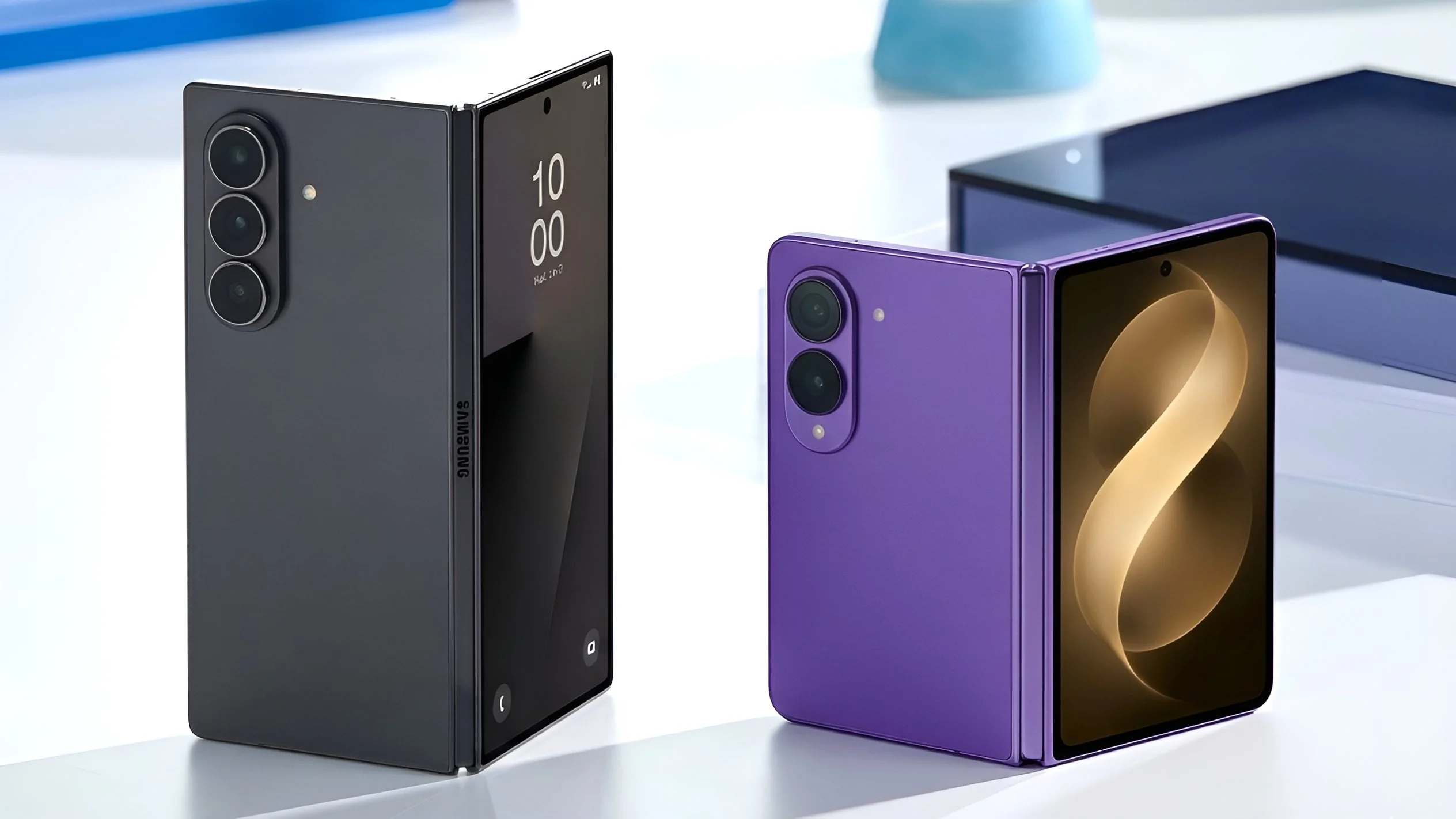 Дві моделі Samsung Galaxy Z Fold 8 чорного та фіолетового кольорів