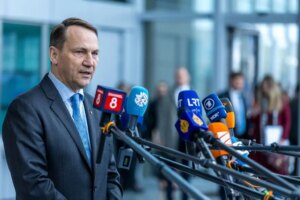 Сікорський: Росія планує нові провокації проти Європи
