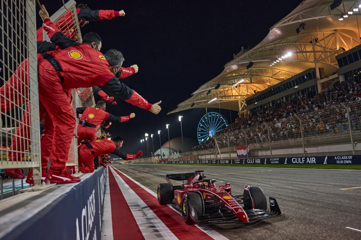Болід Ferrari Шарля Леклера на трасі Сільверстоун під час Гран-прі