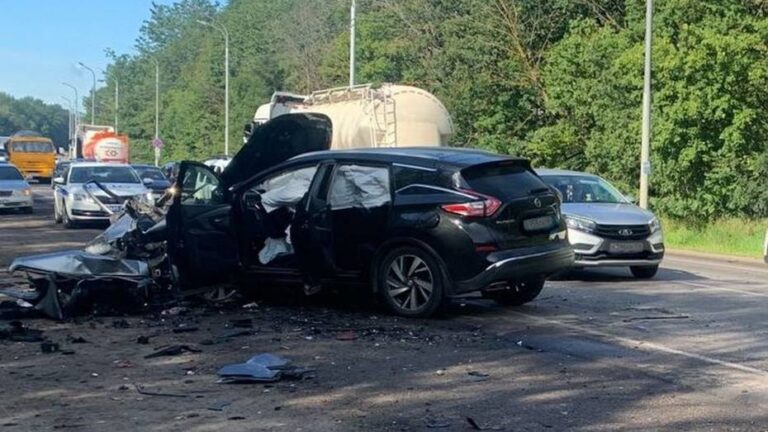 Повреждённый Nissan Murano на месте ДТП с 12 погибшими в Николаевской области