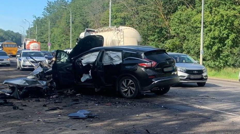 Повреждённый Nissan Murano на месте ДТП с 12 погибшими в Николаевской области