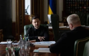 Президент Зеленський на зустрічі щодо перезавантаження посольств з дипломатичною командою