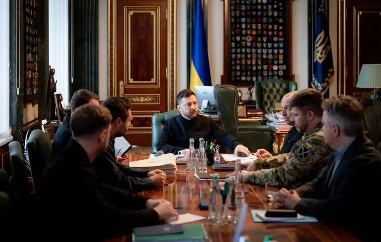Зеленський на нараді з військовими щодо посилення України на фронті та в повітрі