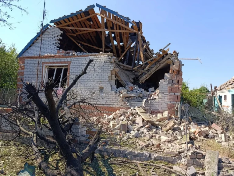 Разрушенный дом в Хмельницкой области после землетрясения