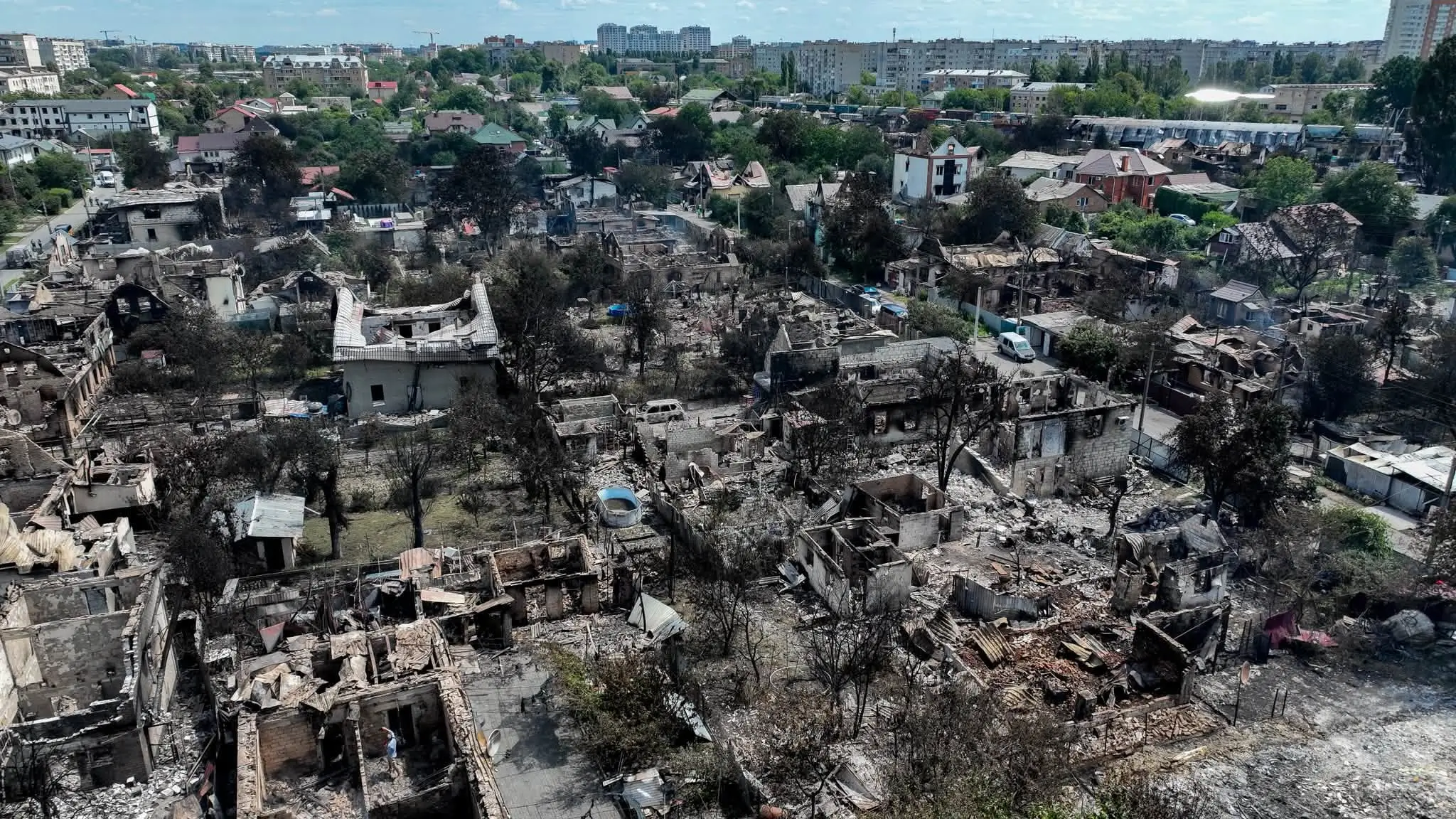 Зруйновані будинки у Вишневому після вибуху боєприпасів на складі