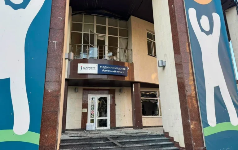 «Добробут» на Позняках закрили після балістичного удару