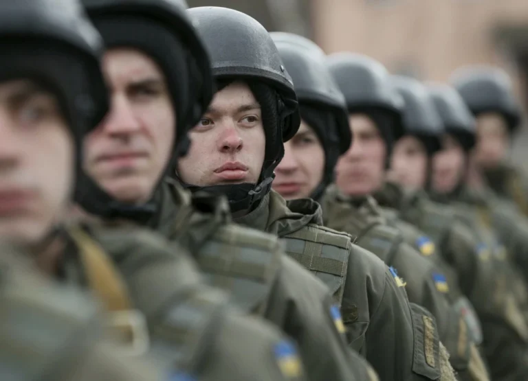 Скільки чоловіків призовного віку в Україні у 2026 році: реальні цифри, резерв і демографічні виклики
