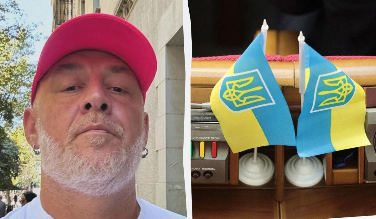 Чоловік у червоній кепці та два прапорці України на пульті Ради