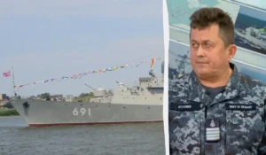 Корабель з номером 691 і Андрій Риженко у формі ВМС України