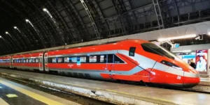 Удар по ТЦ у Запоріжжі: пожежа на 700 кв. м